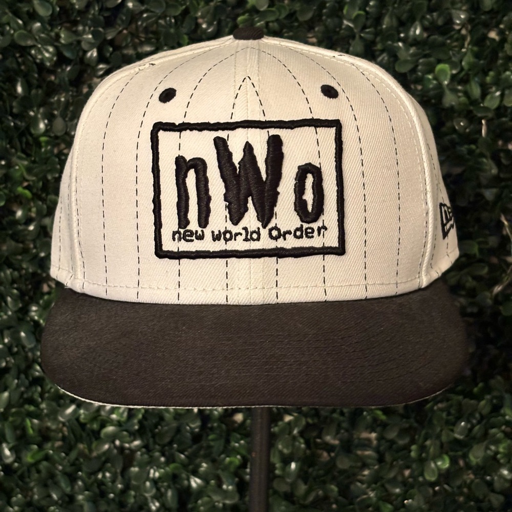 WWE NWO PINSTRIPE NEW WORLD ORDER NEW ERA SNAPBACK EXCLUSIVE WRESTLEMANIA MERCH